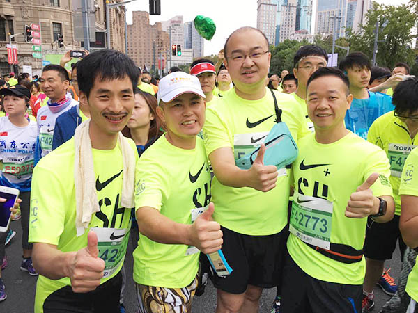 上海依木展览CEO同其好友，一同参加2016年10月30日马拉松