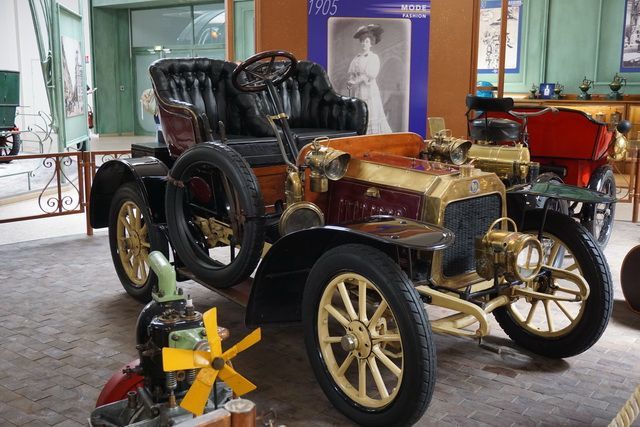 巴黎展台搭建,2017年巴黎怀旧汽车摩托车展RETROMOBILE,展会时间:2017-02-08至2017-02-12,展馆名称:法国巴黎凡尔赛门巴黎展览馆Paris Expo Porte de Versailles,组展机构:Comexposium,汽车展,摩托展,上海依木展览全球展台设计搭建服务商